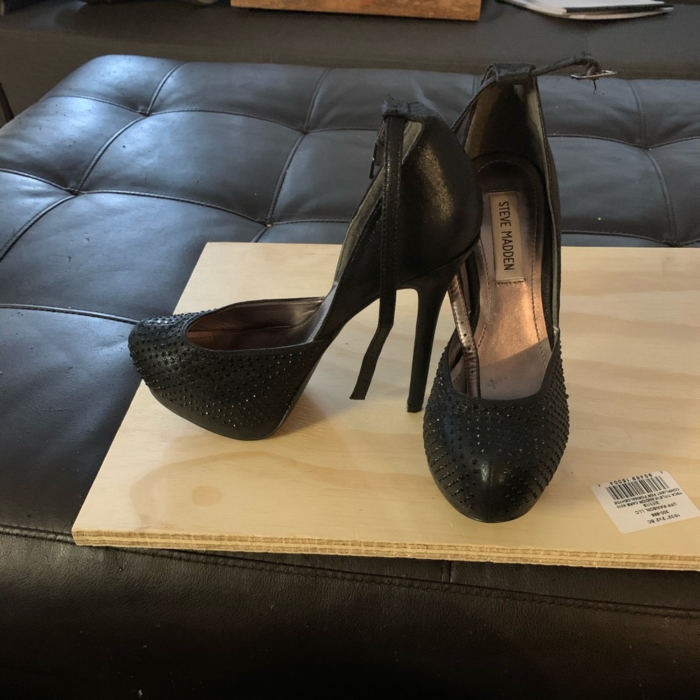 Black Steve Madden pumps